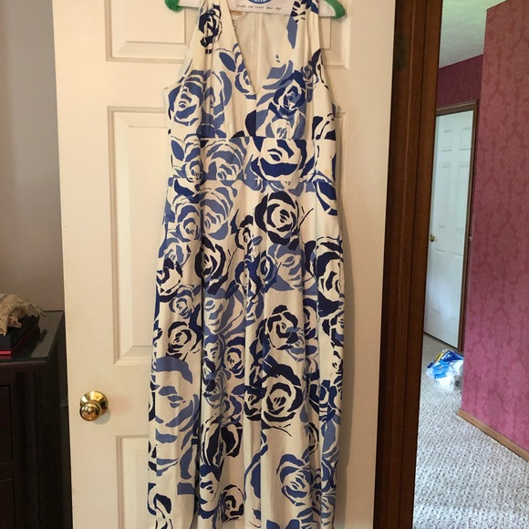 Dress - Picture 2 of 6